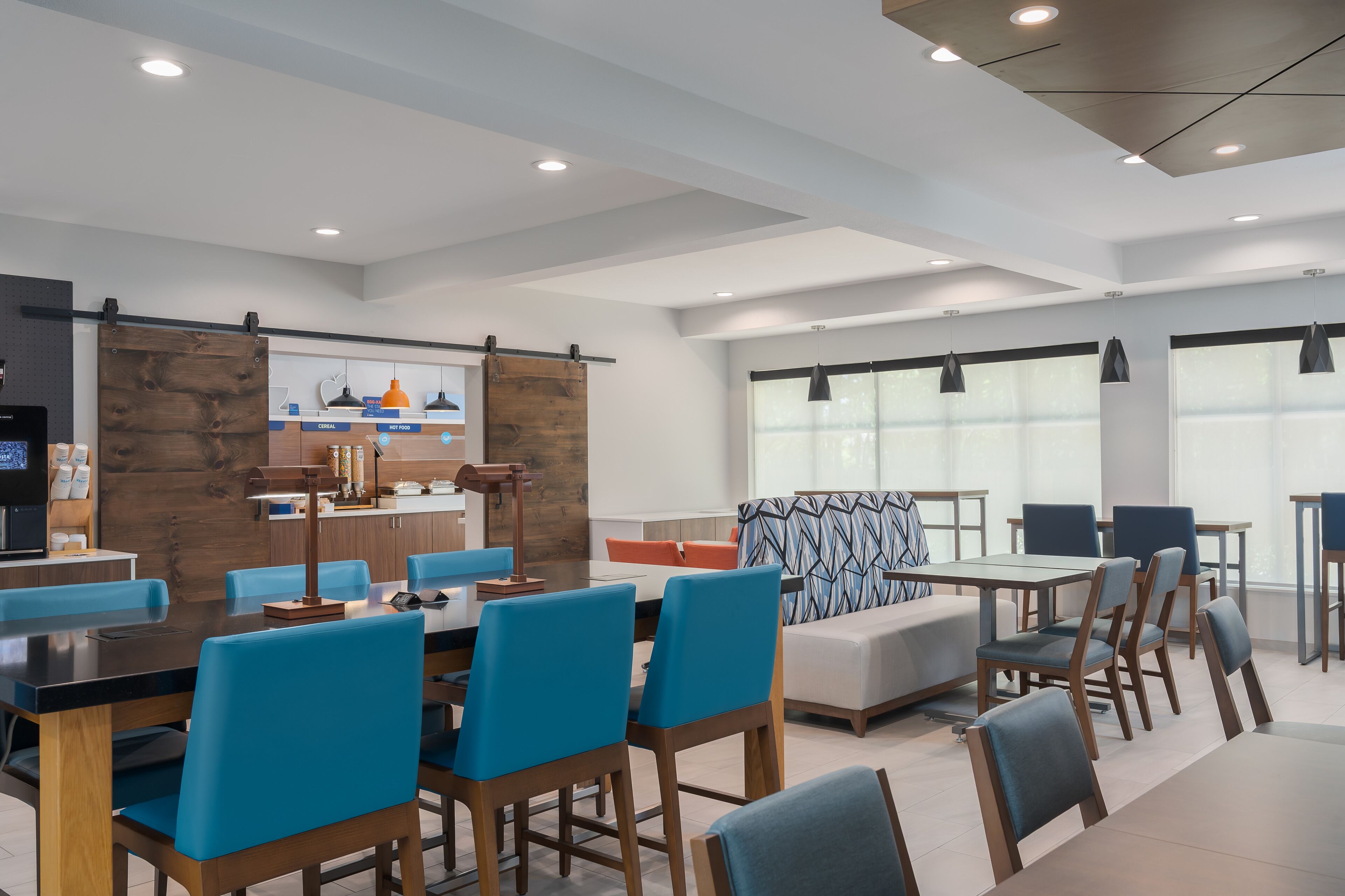 Free buffet breakfast 