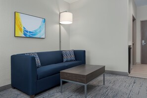 Suite, 1 très grand lit et 1 canapé-lit