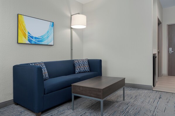 Suite, 1 très grand lit et 1 canapé-lit | Bureau, espace de travail pour ordinateur portable