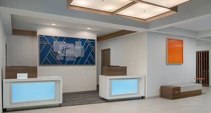 Holiday Inn Express & Suites Alexandria by IHG