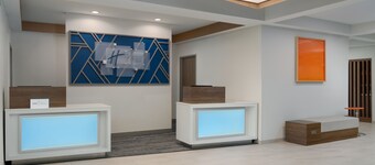 Holiday Inn Express & Suites Alexandria by IHG