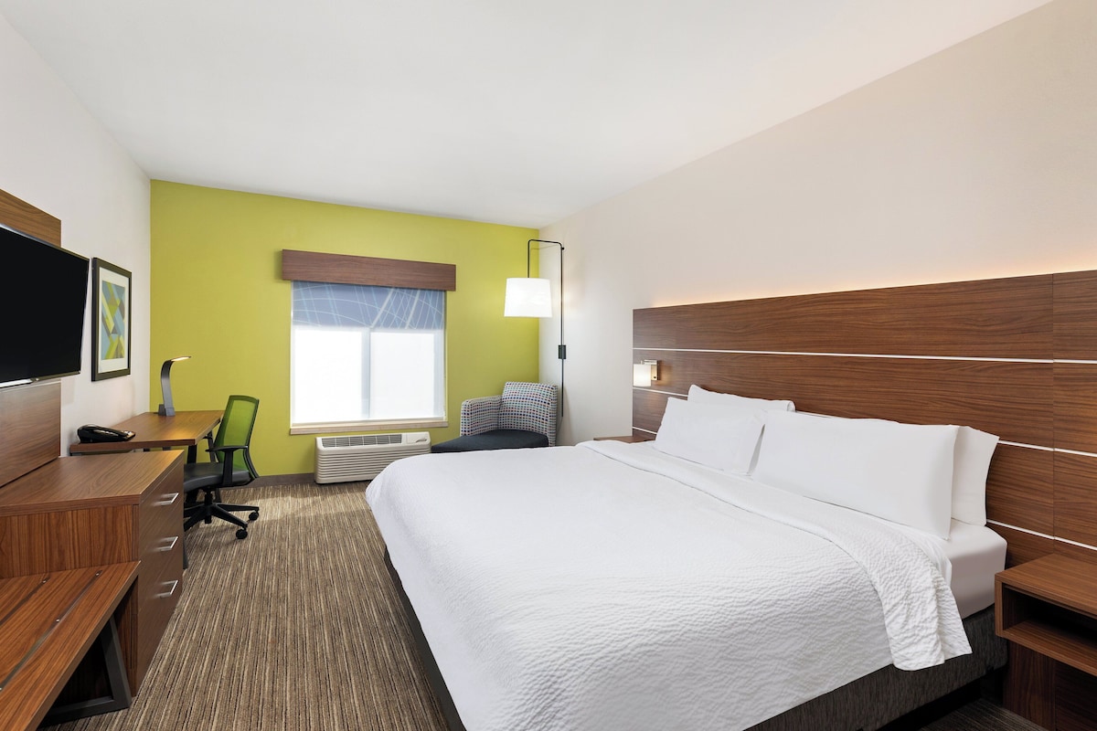 Chambre Standard, 1 très grand lit (Extra Floor Space) | Coffre-fort, bureau, fer et planche à repasser, lit de bébé (gratuit)