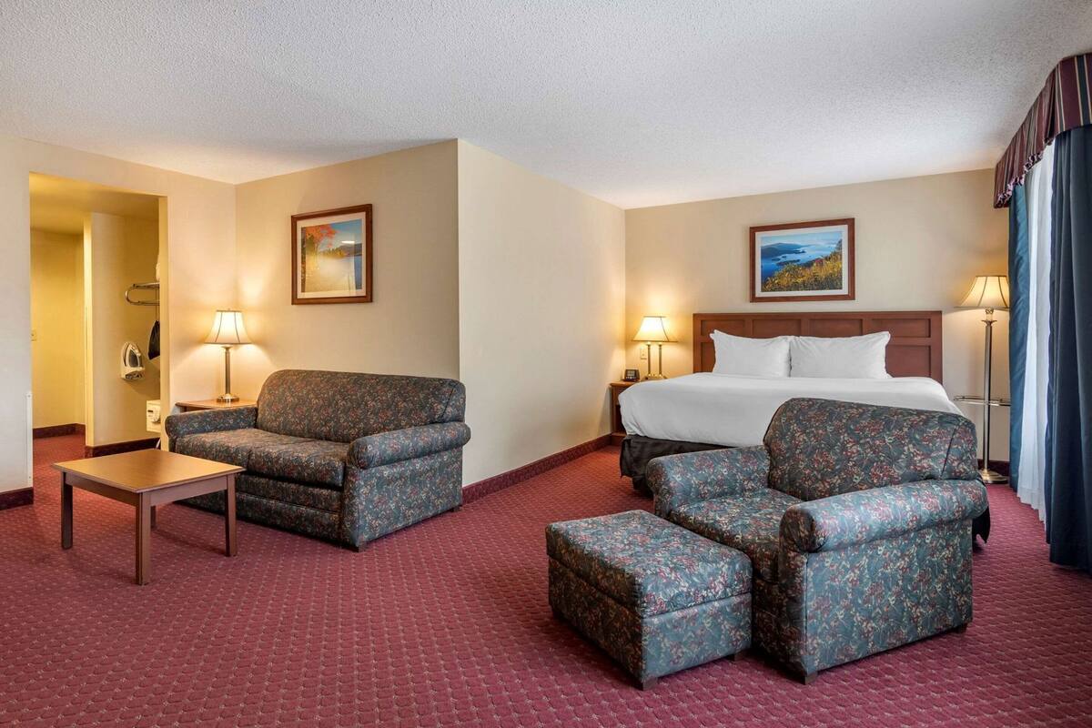 Premium bedding, down comforters, pillowtop beds, in-room safe