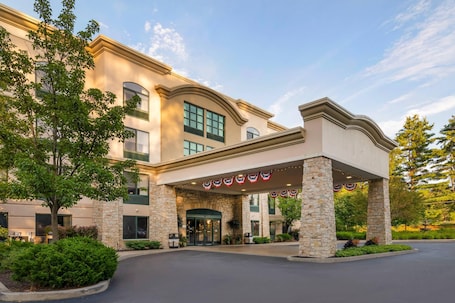 Exterior. Comfort Inn & Suites Lake George