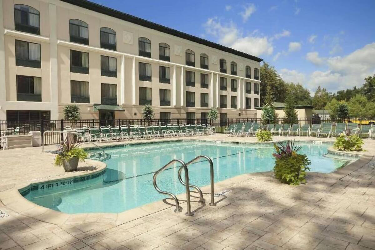 Pool | Indoor pool, seasonal outdoor pool, sun loungers