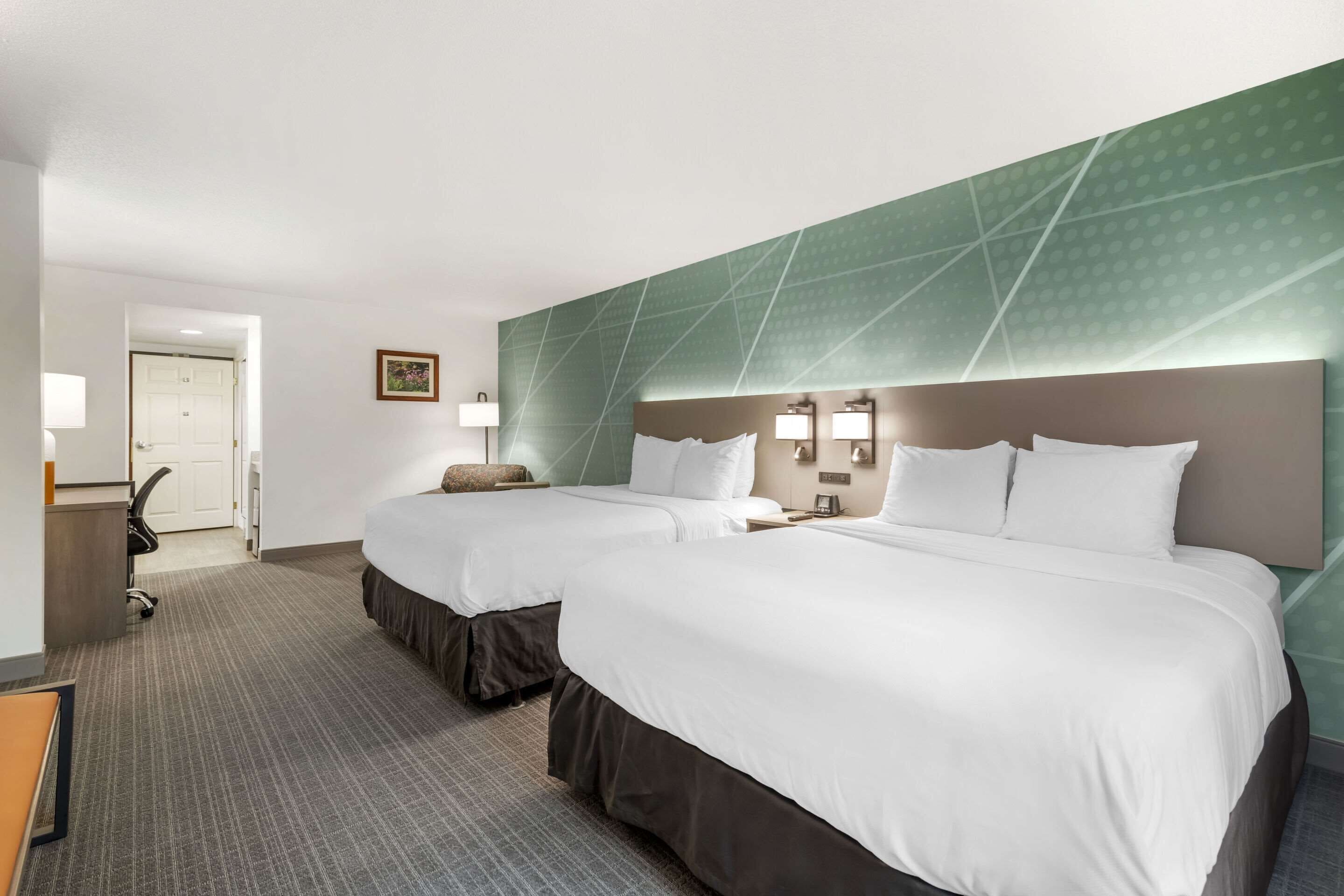 premium bedding, pillow-top beds, in-room safe, desk