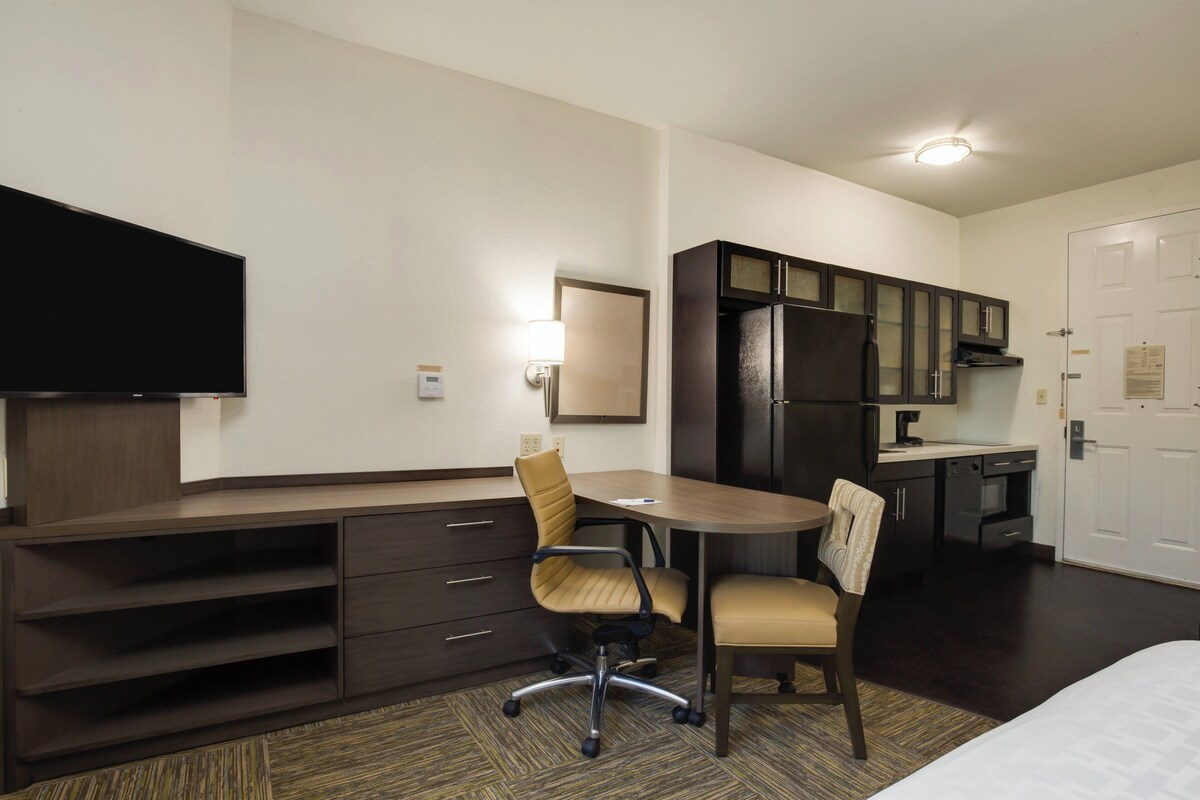Studio Suite, 1 Tempat Tidur Queen, akses difabel (Hearing, Roll-In Shower) | Fasilitas kamar