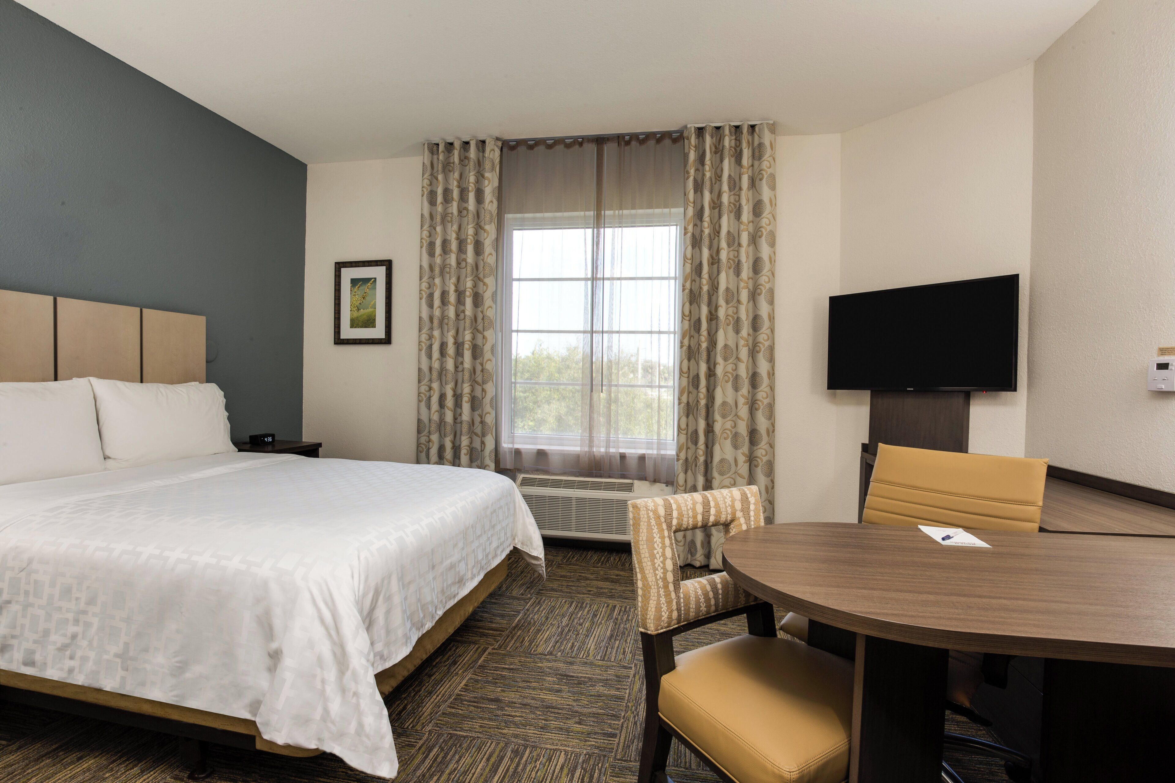 Suite estudio, 1 cama Queen size, con acceso para personas discapacitadas (Hearing, Roll-In Shower)