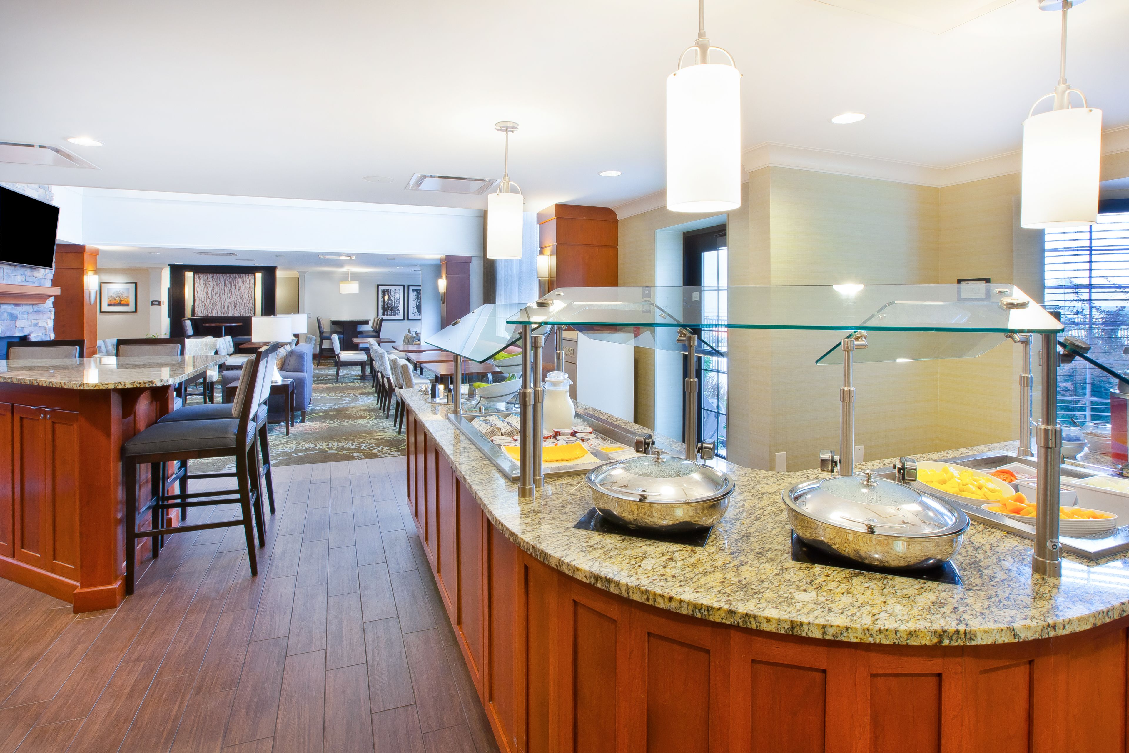 Free buffet breakfast on weekdays