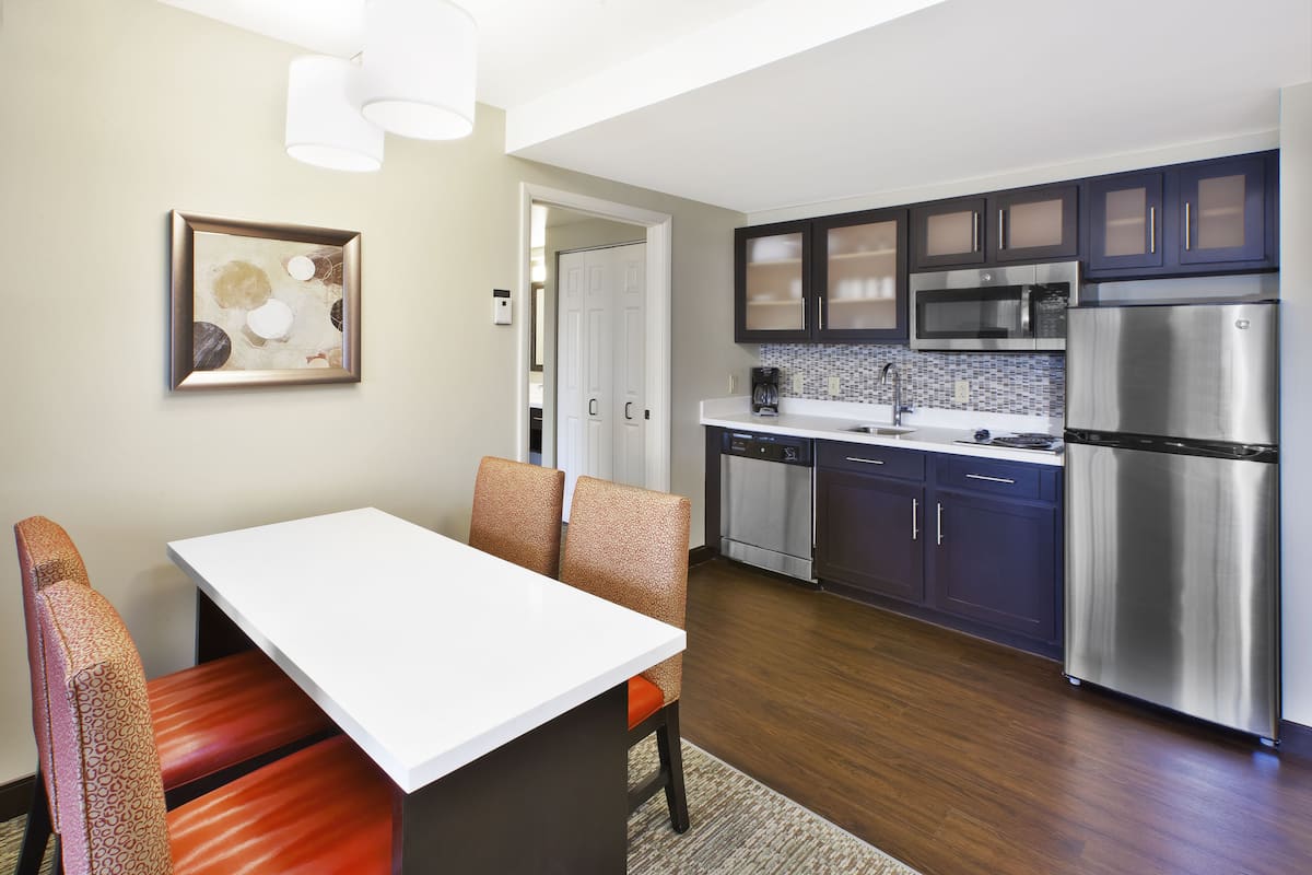 Suite, 1 Bedroom, Kitchen | Room amenity