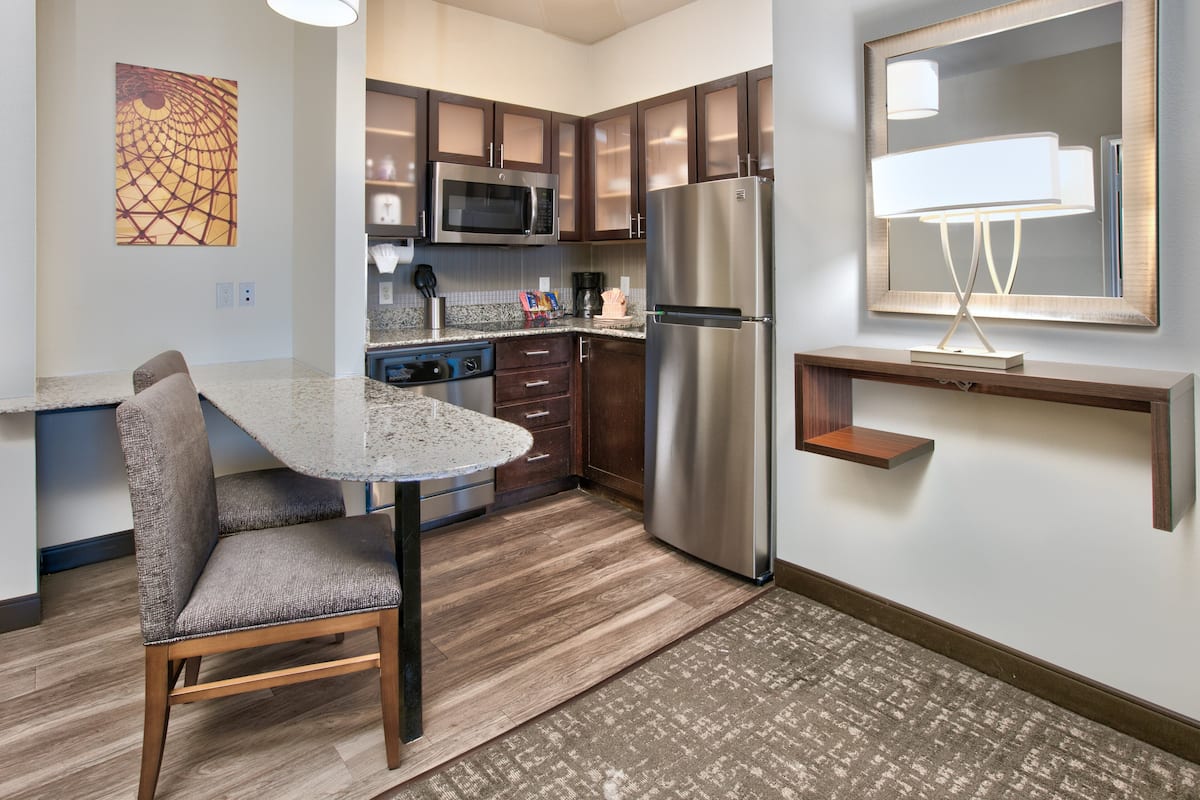 1 bedroom, premium bedding, pillow-top beds, desk