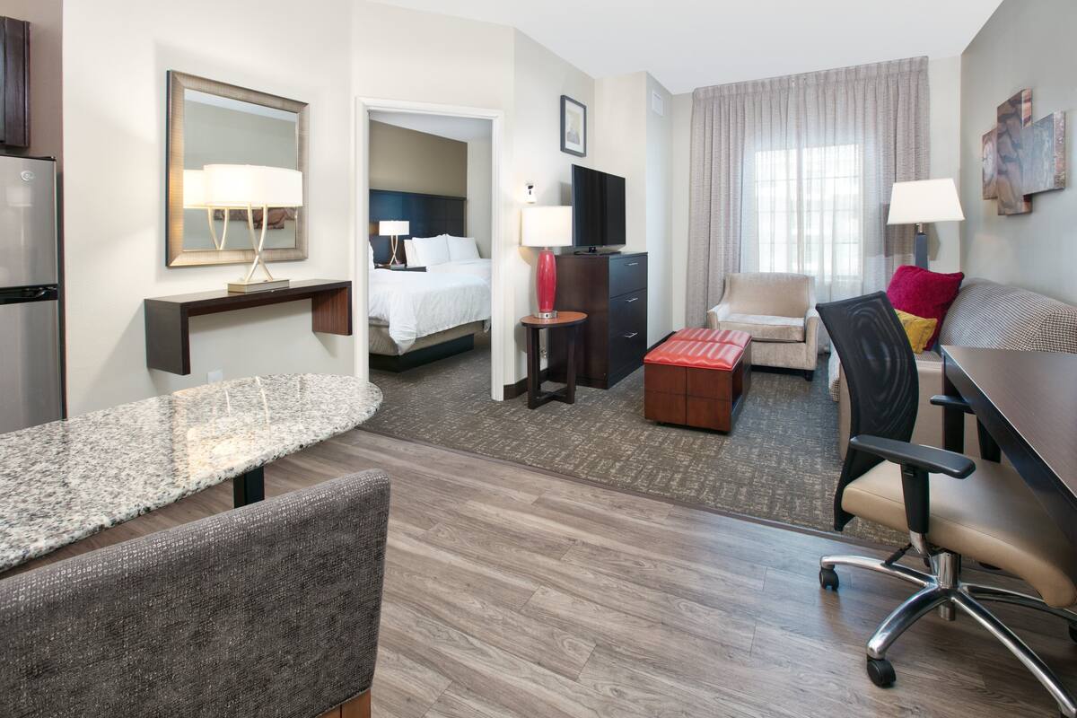 1 bedroom, premium bedding, pillow-top beds, desk