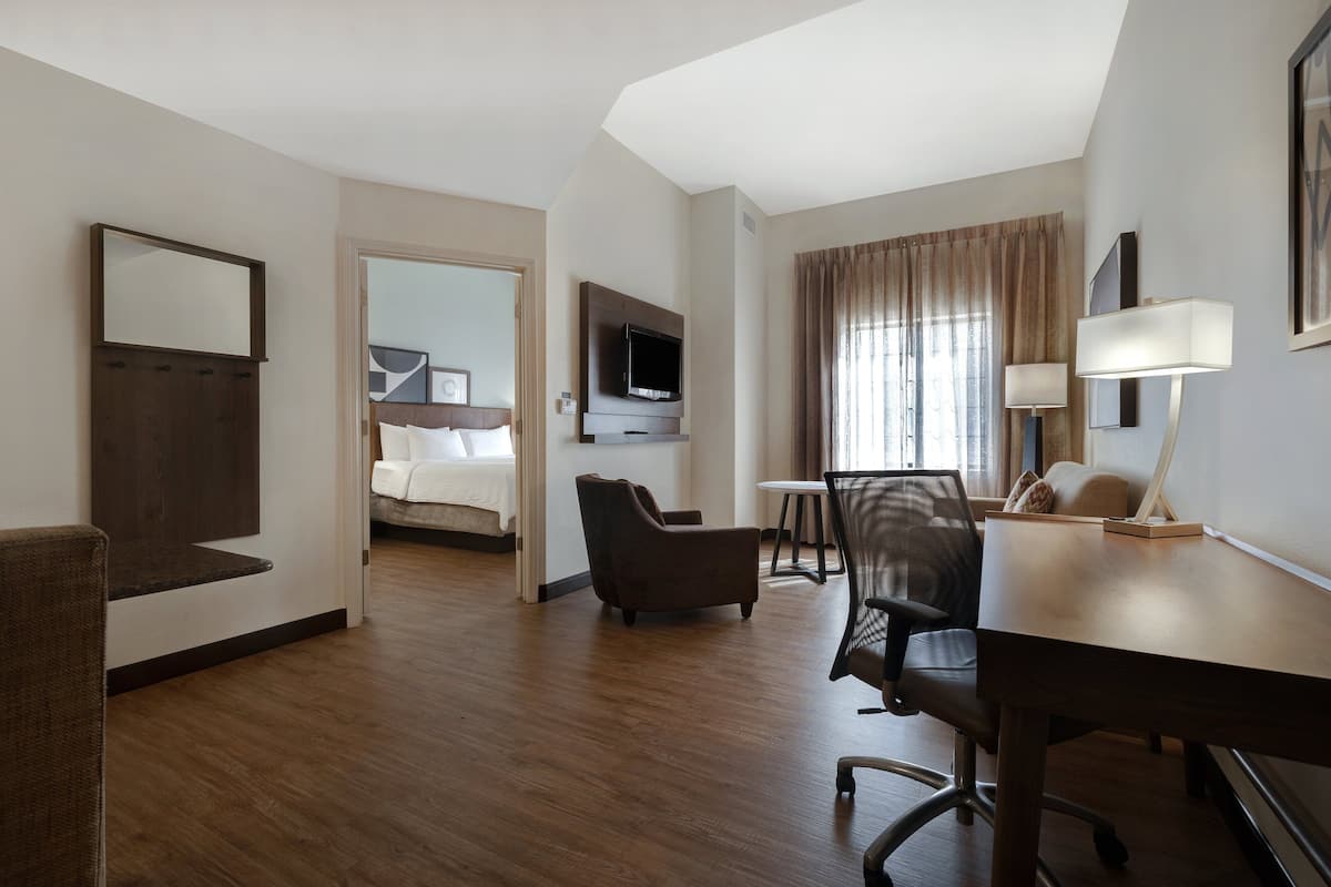 Roba de llit hipoal·lergògena, cobrellits i caixa forta a l'habitació