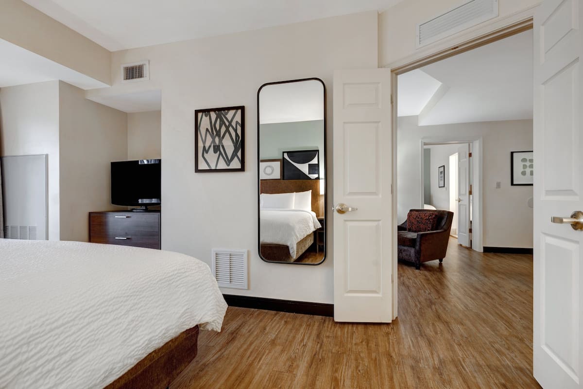 hypo-allergenic bedding, down duvets, in-room safe, desk