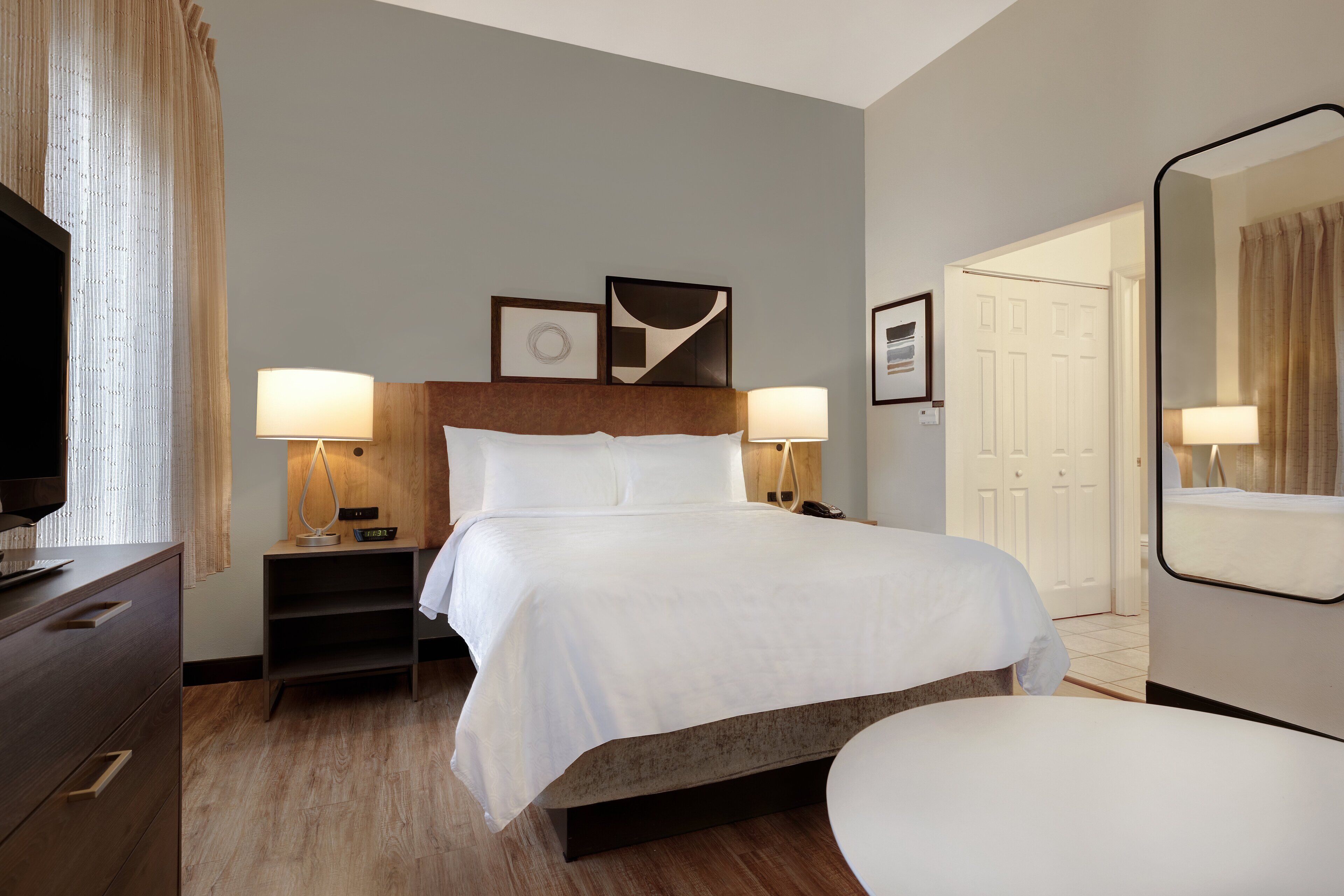 studio suite, 1 queen bed | hypo-allergenic bedding, down duvets, in-room safe, desk