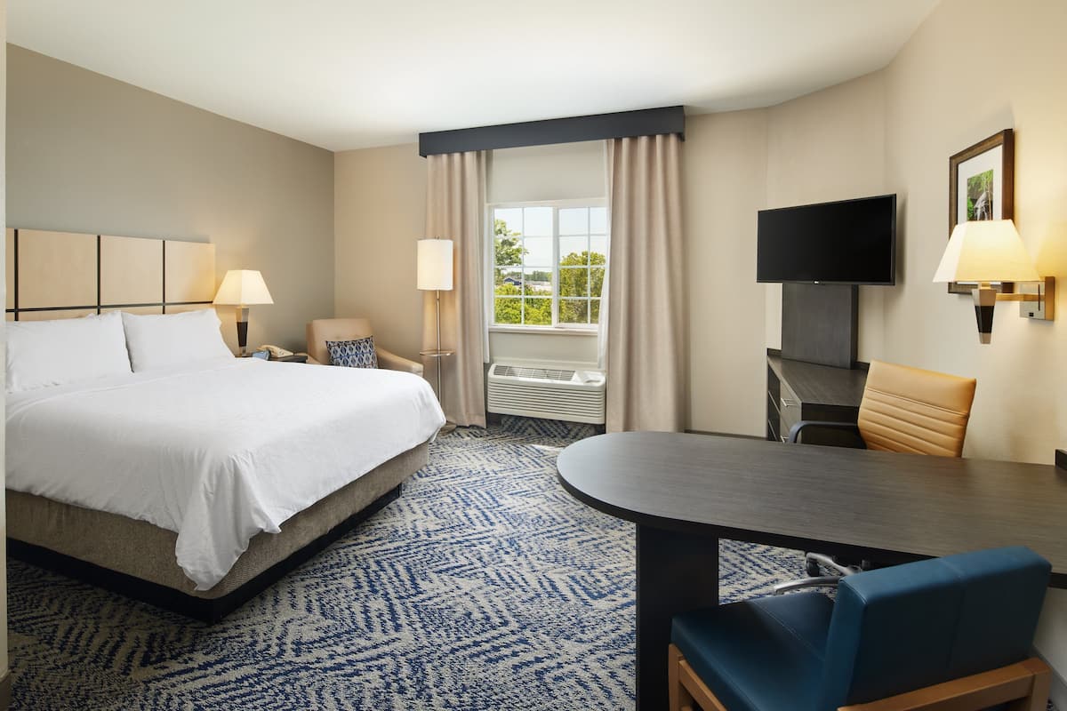 1 bedroom, premium bedding, pillow-top beds, in-room safe