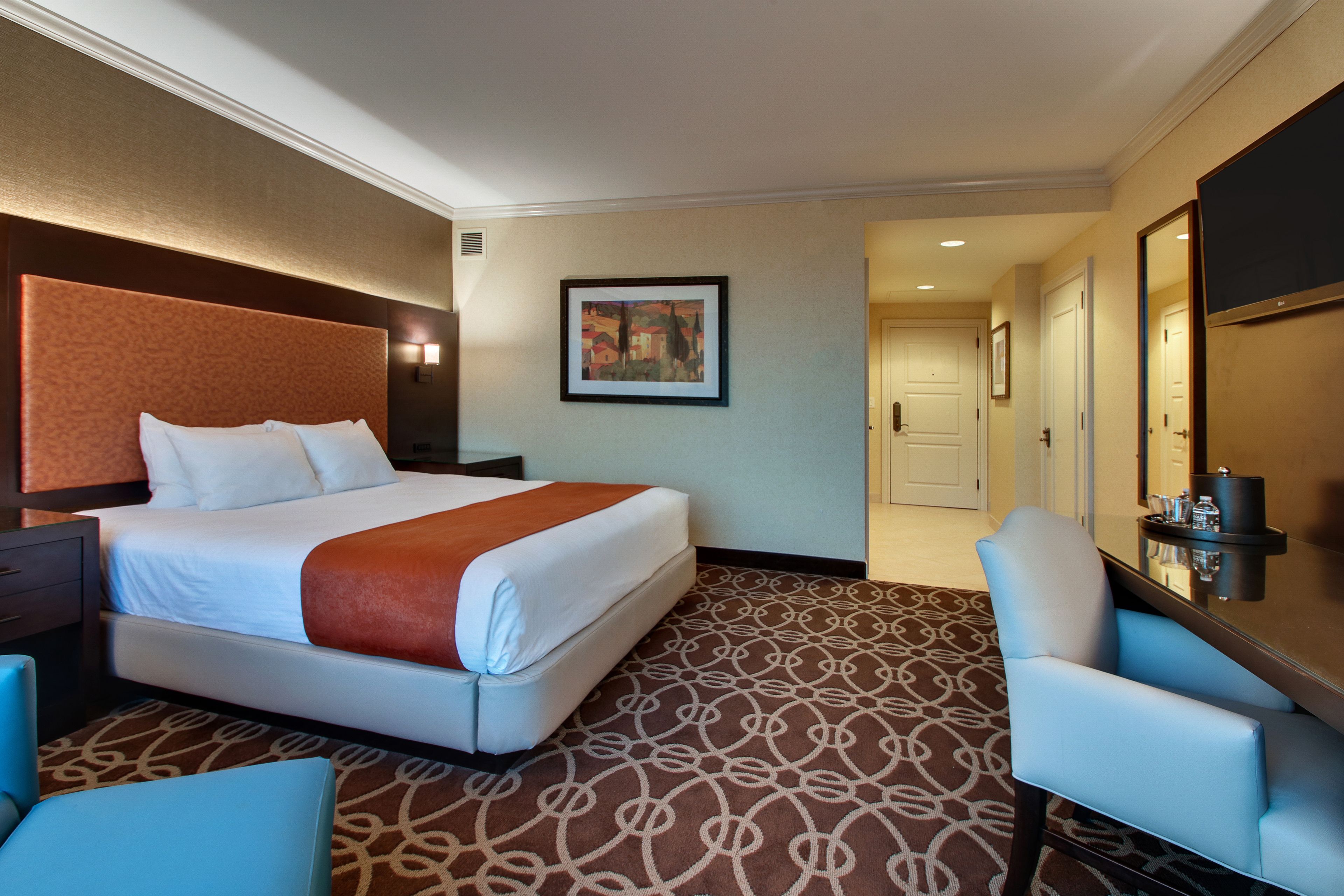 deluxe room, 1 king bed | premium bedding, pillow-top beds, in-room safe, desk