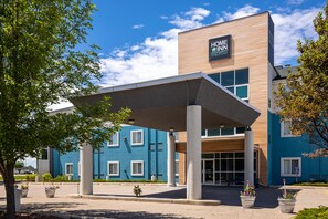 Exterior - Home Inn Express - Medicine Hat (Medicine Hat)