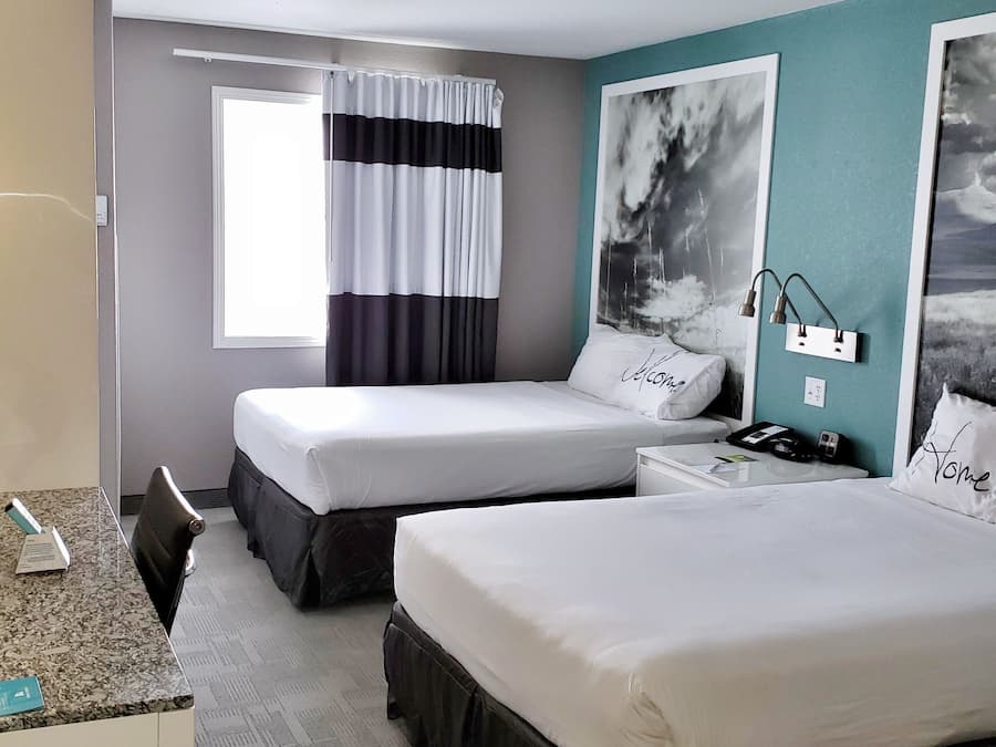 Habitación Confort doble, 2 camas dobles | Ropa de cama de alta calidad y decoración individual