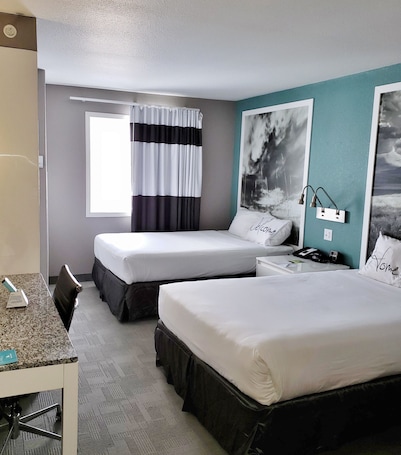 Comfort Double Room, 2 Double Beds | Premium bedding, individually decorated, individually furnished, desk. Prairie Crest Medicine Hat