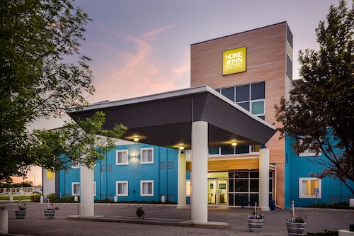 Home Inn Express - Medicine Hat