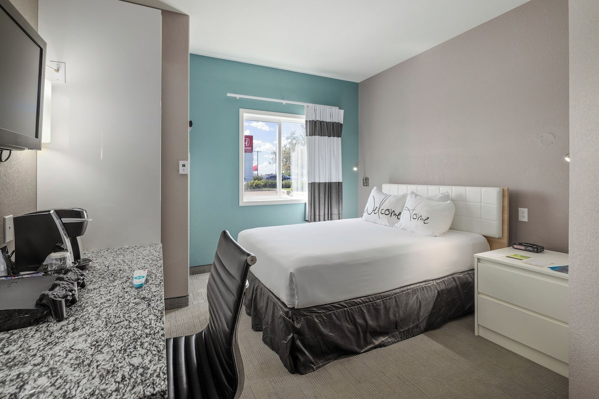 Habitación doble estándar de uso individual, 1 cama matrimonial | Ropa de cama de alta calidad y decoración personalizada