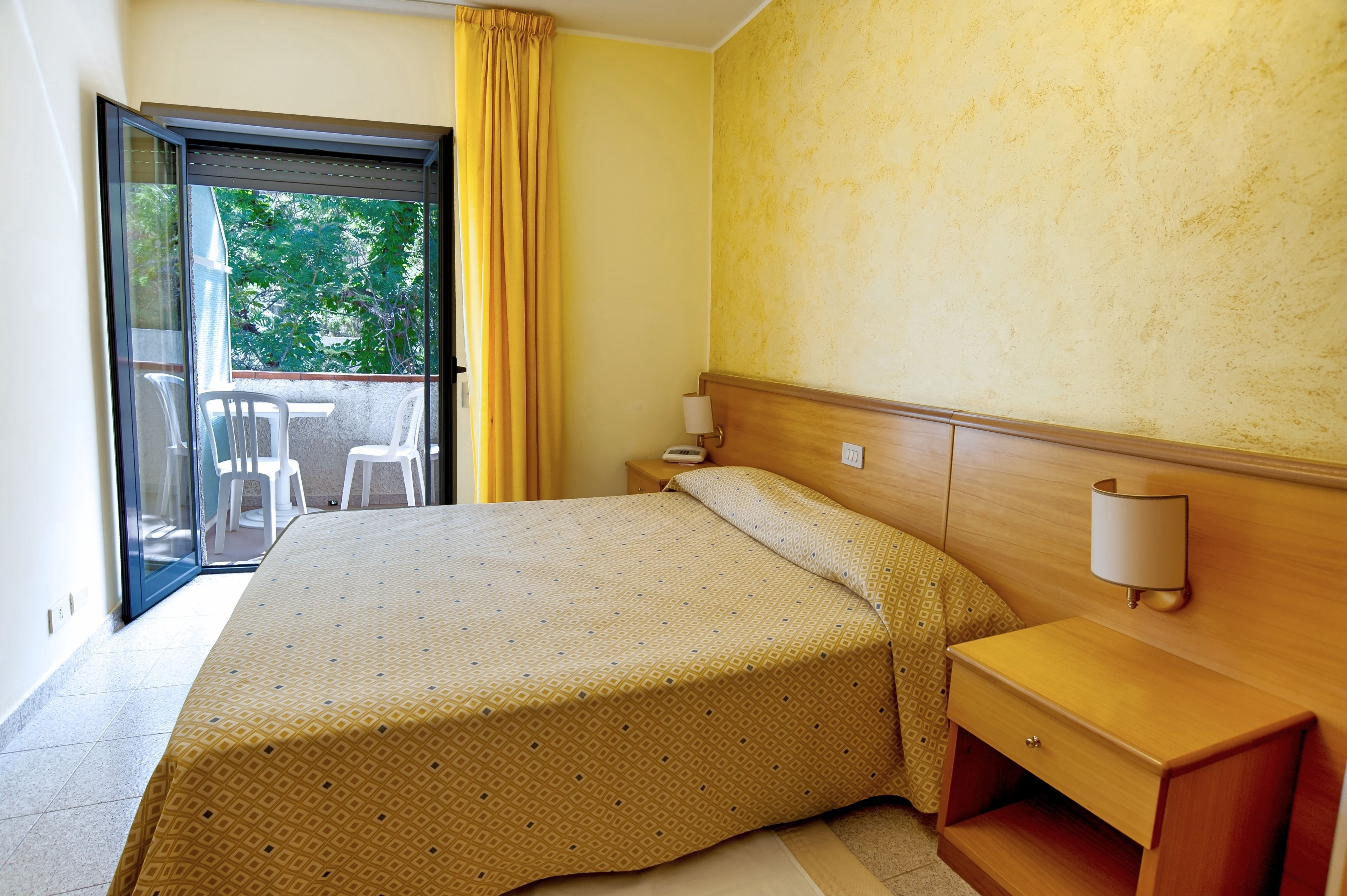 economy room, 1 queen bed, private bathroom, mountain view | minibar, in-room safe, desk, soundproofing