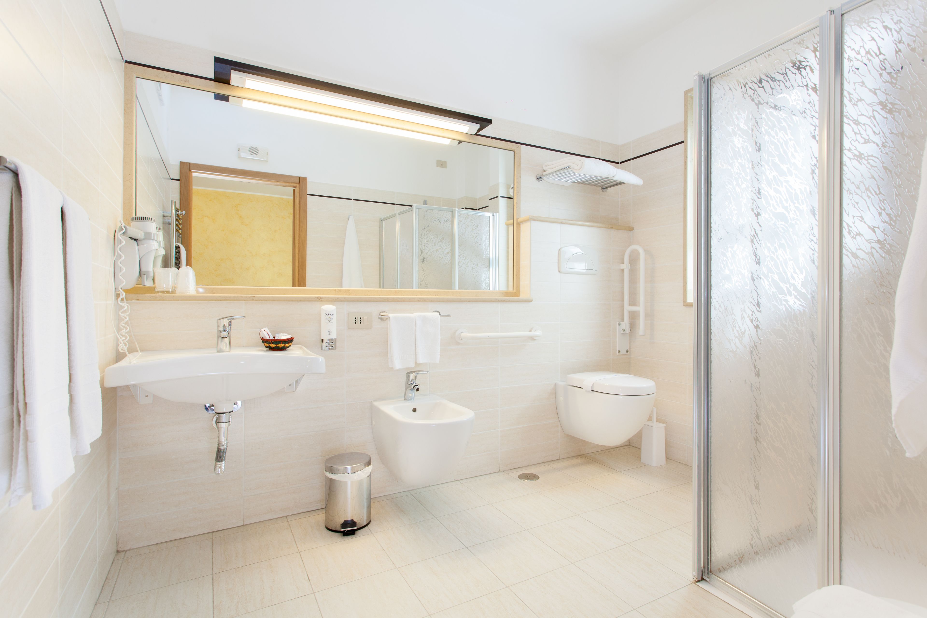 economy room, 1 queen bed, private bathroom, mountain view | bathroom | shower, free toiletries, hair dryer, bidet