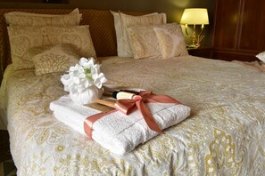 豪華雙人房 | 高級寢具、羽絨被、客房內保險箱、書桌