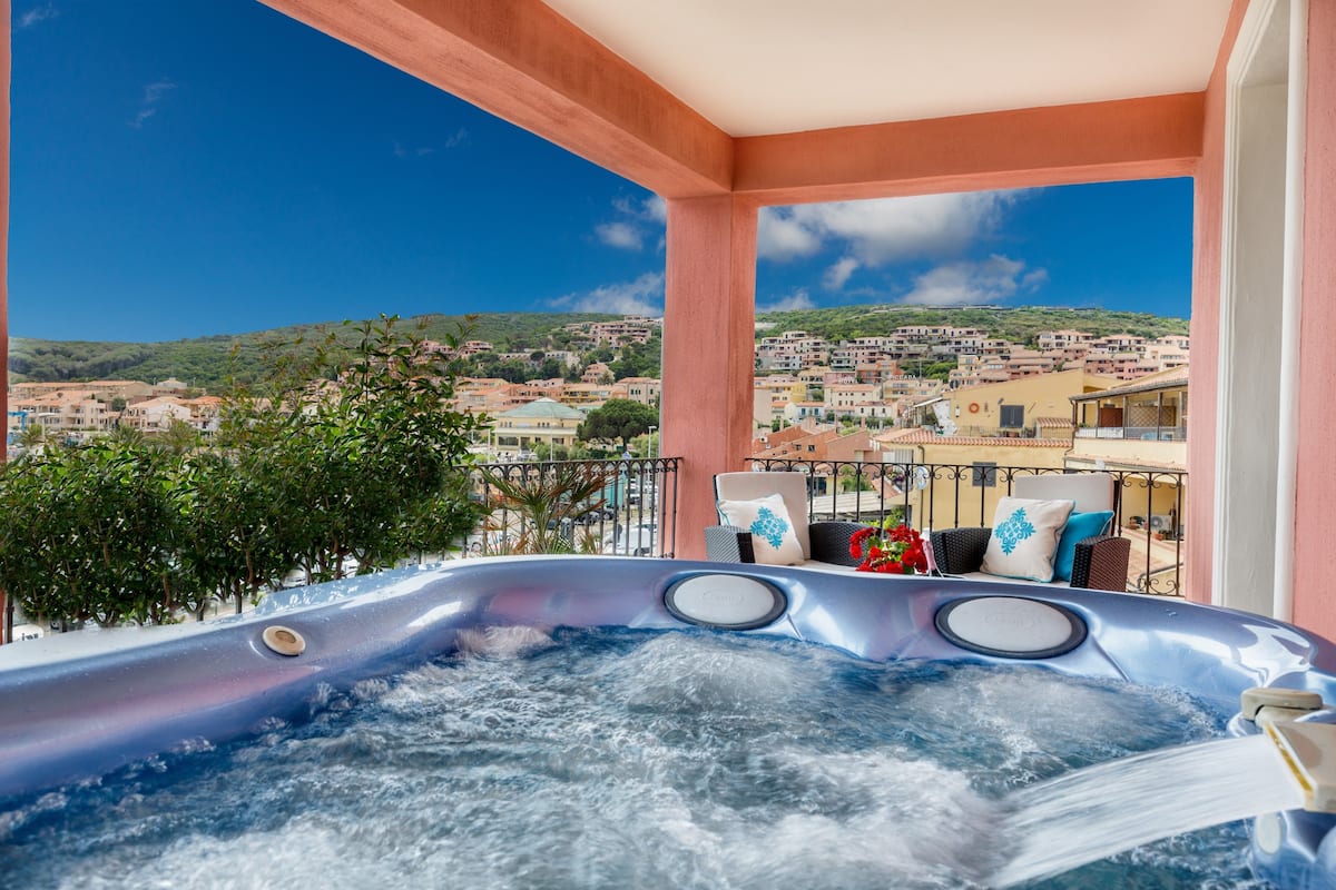 Royal Suite, 1 Bedroom, Jetted Tub, Sea View | 1 bedroom, minibar, in-room safe, individually decorated