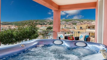 Royal Suite, 1 Bedroom, Jetted Tub, Sea View | 1 bedroom, minibar, in-room safe, individually decorated