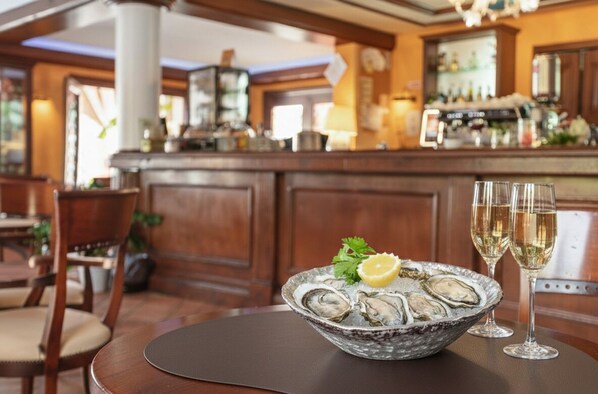 Se sirven desayunos, almuerzos y happy hour