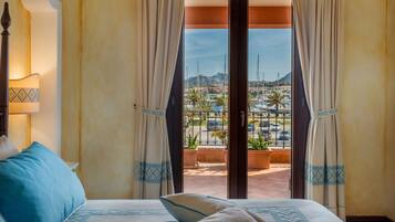 Royal-Suite, 1 Schlafzimmer, Whirlpool, Meerblick | Terrasse/Patio