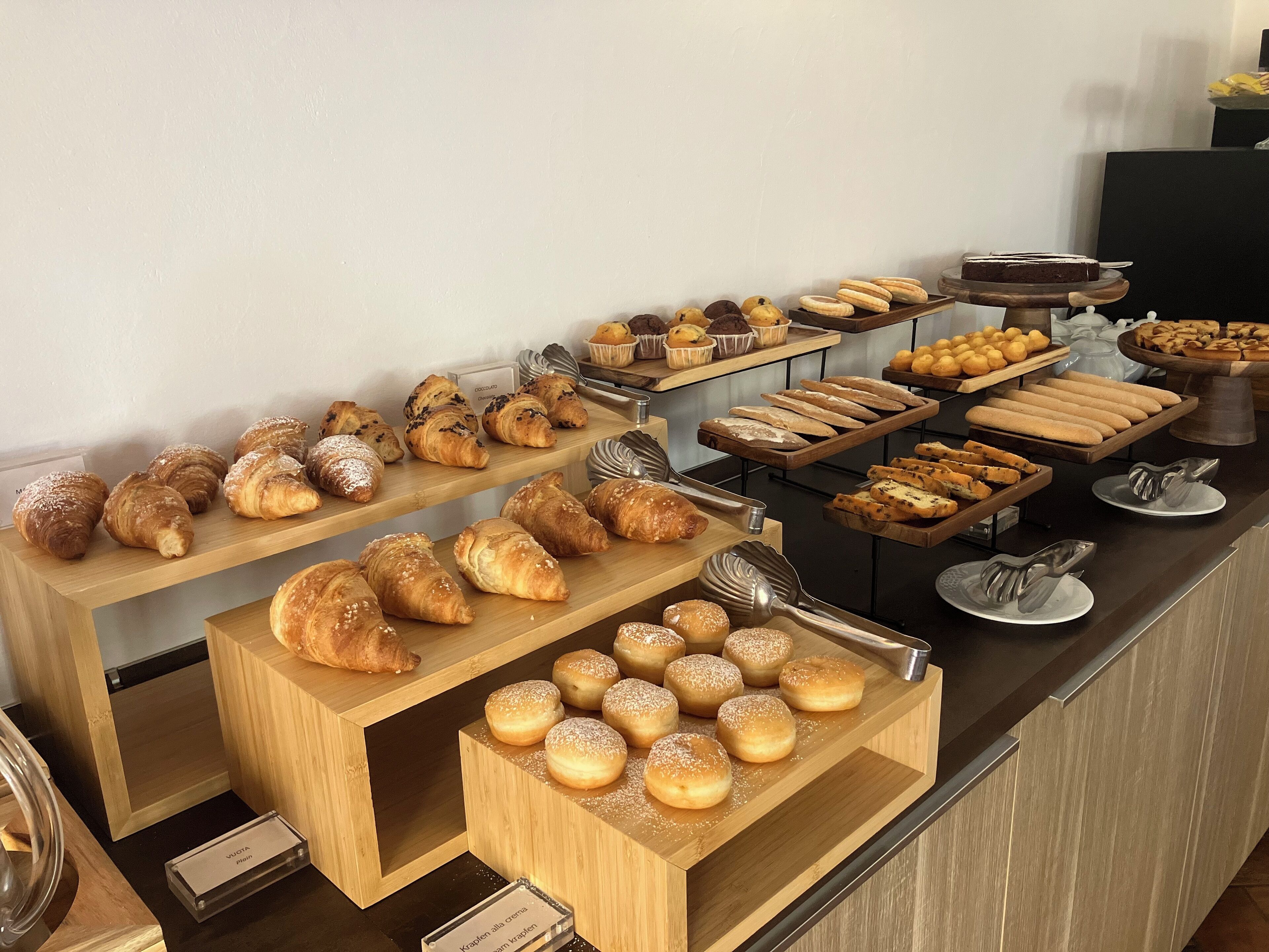 Petit déjeuner complet compris tous les jours