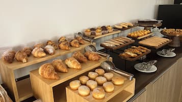 Free daily full breakfast