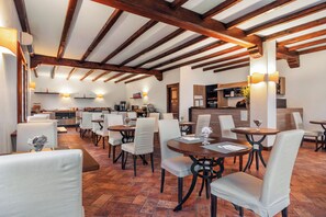 Free daily full breakfast 