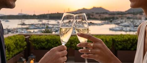 Presidential Suite (Wellness) | Minibar, in-room safe, individually decorated, individually furnished