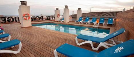 Indoor pool, outdoor pool