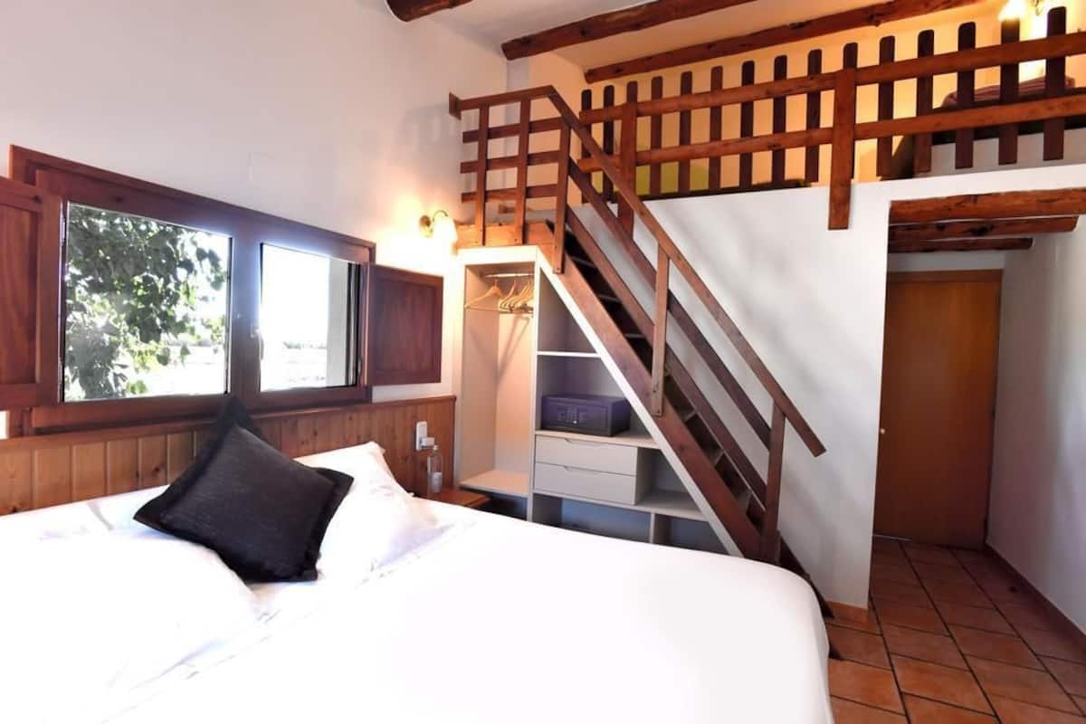 standard triple room, accessible | in-room safe, desk, free cots/infant beds, rollaway beds