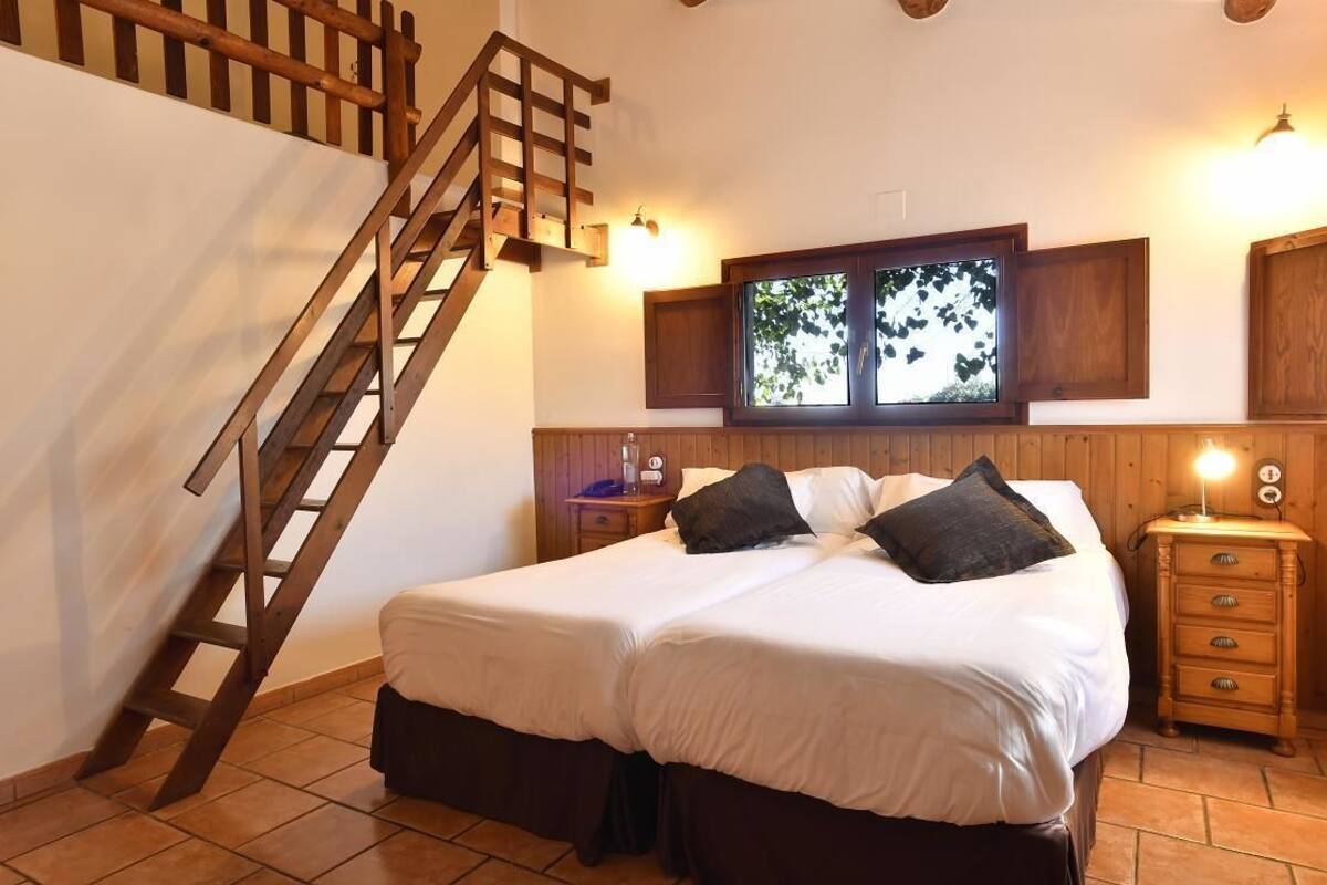 In-room safe, desk, cribs (free), rollaway beds (surcharge)