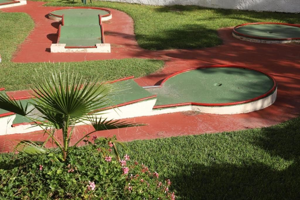 Mini-golf