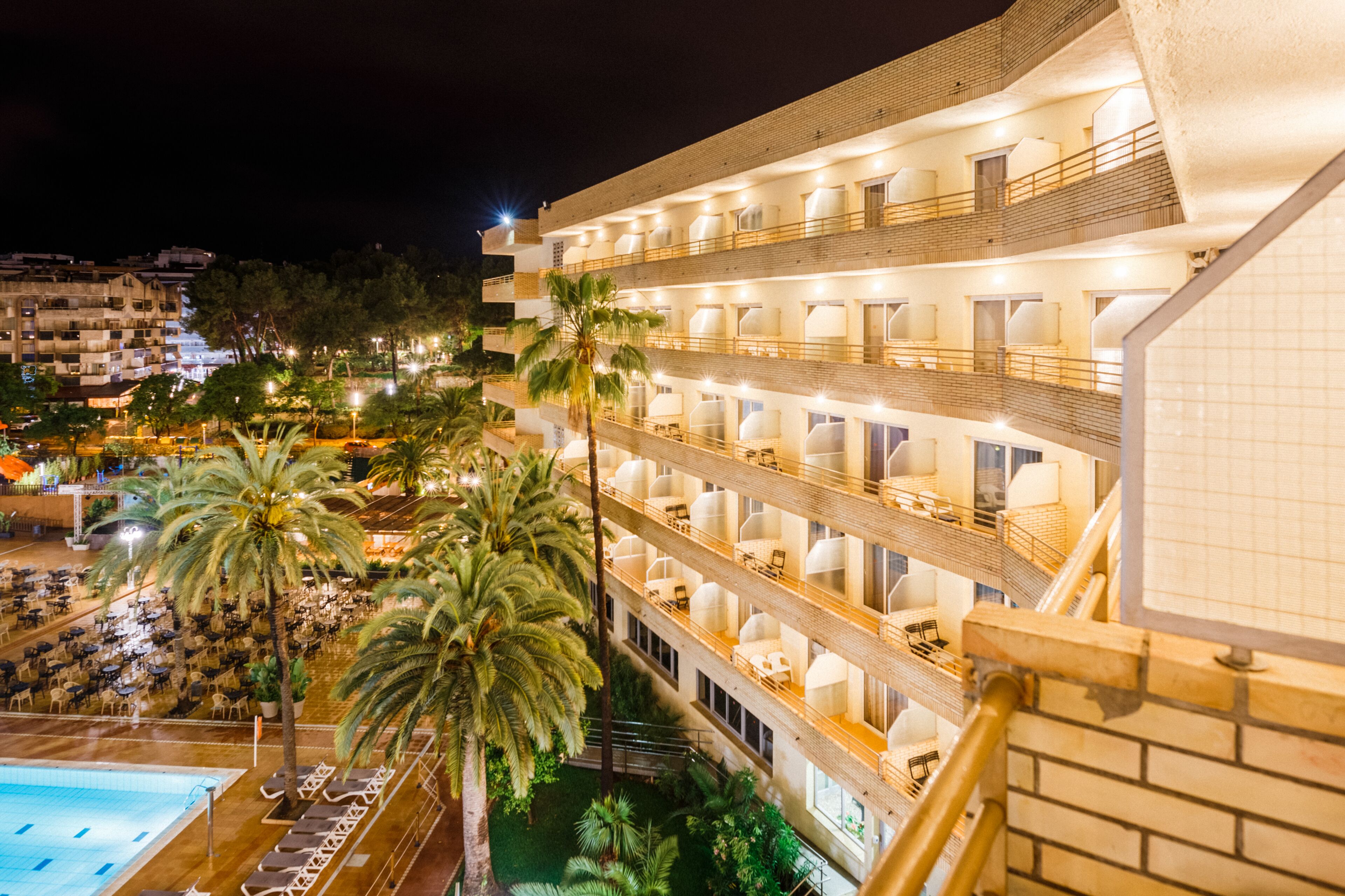 Facciata della struttura - sera/notte