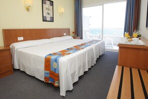 Minibar, caja fuerte, cunas (de pago) y camas supletorias