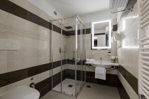 In-room safe, desk, soundproofing, free WiFi - Yes Hotel (Rome)