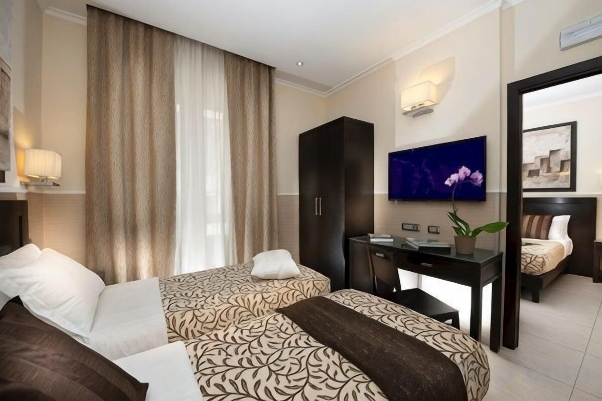 Premium bedding, in-room safe, desk, soundproofing