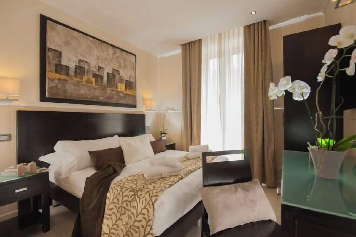 1 bedroom, in-room safe, desk, soundproofing