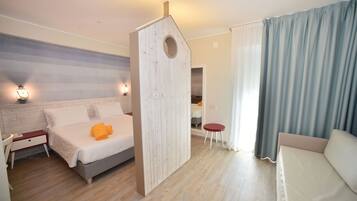 Tripla Comfort | Biancheria da letto ipoallergenica, minibar, una cassaforte in camera