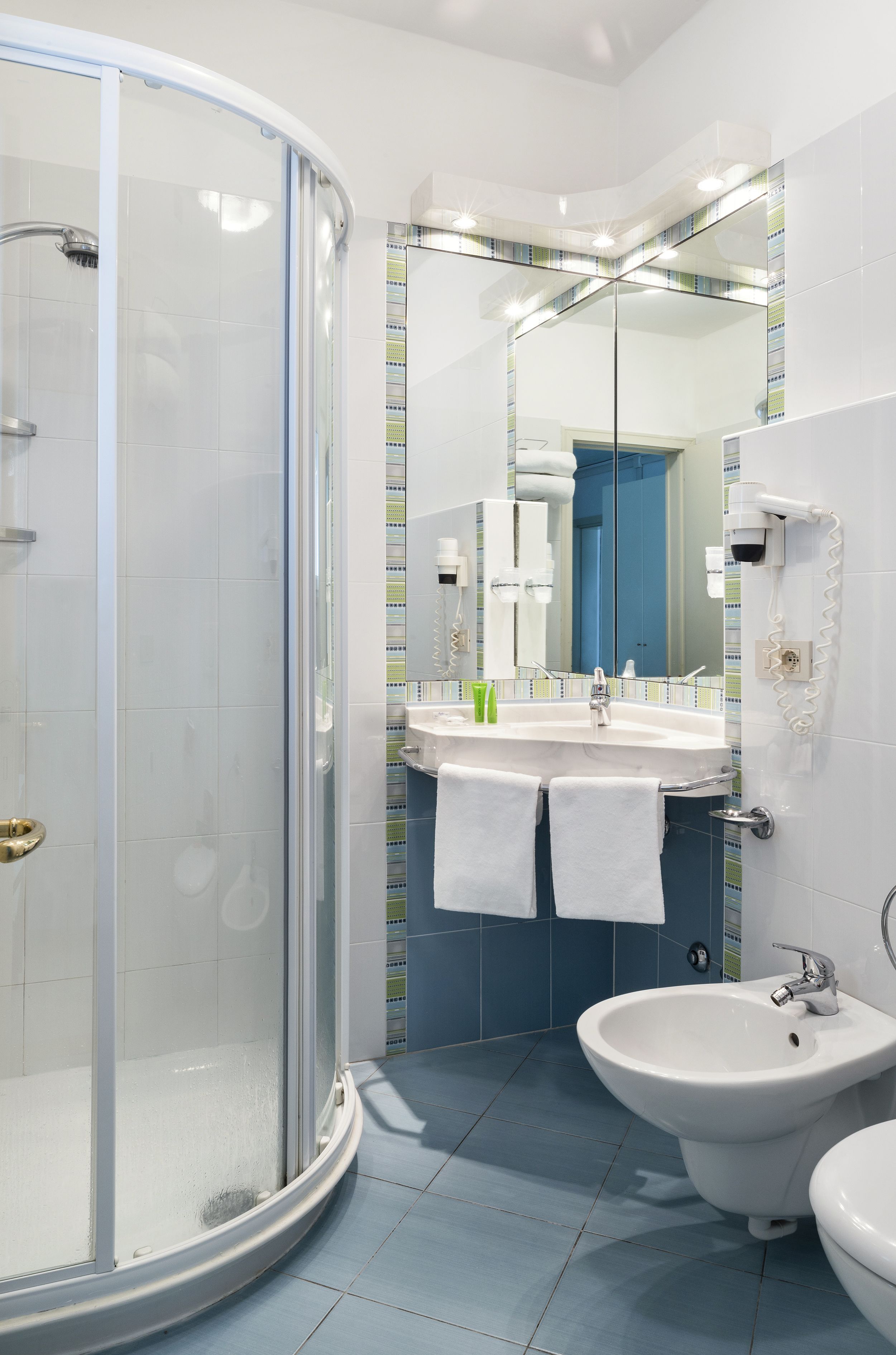 double or twin room, 1 double bed | bathroom | shower, free toiletries, hair dryer, bidet