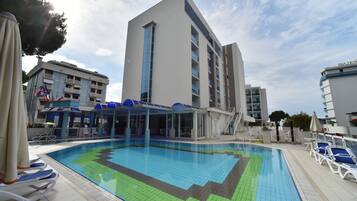 Outdoor pool, pool loungers