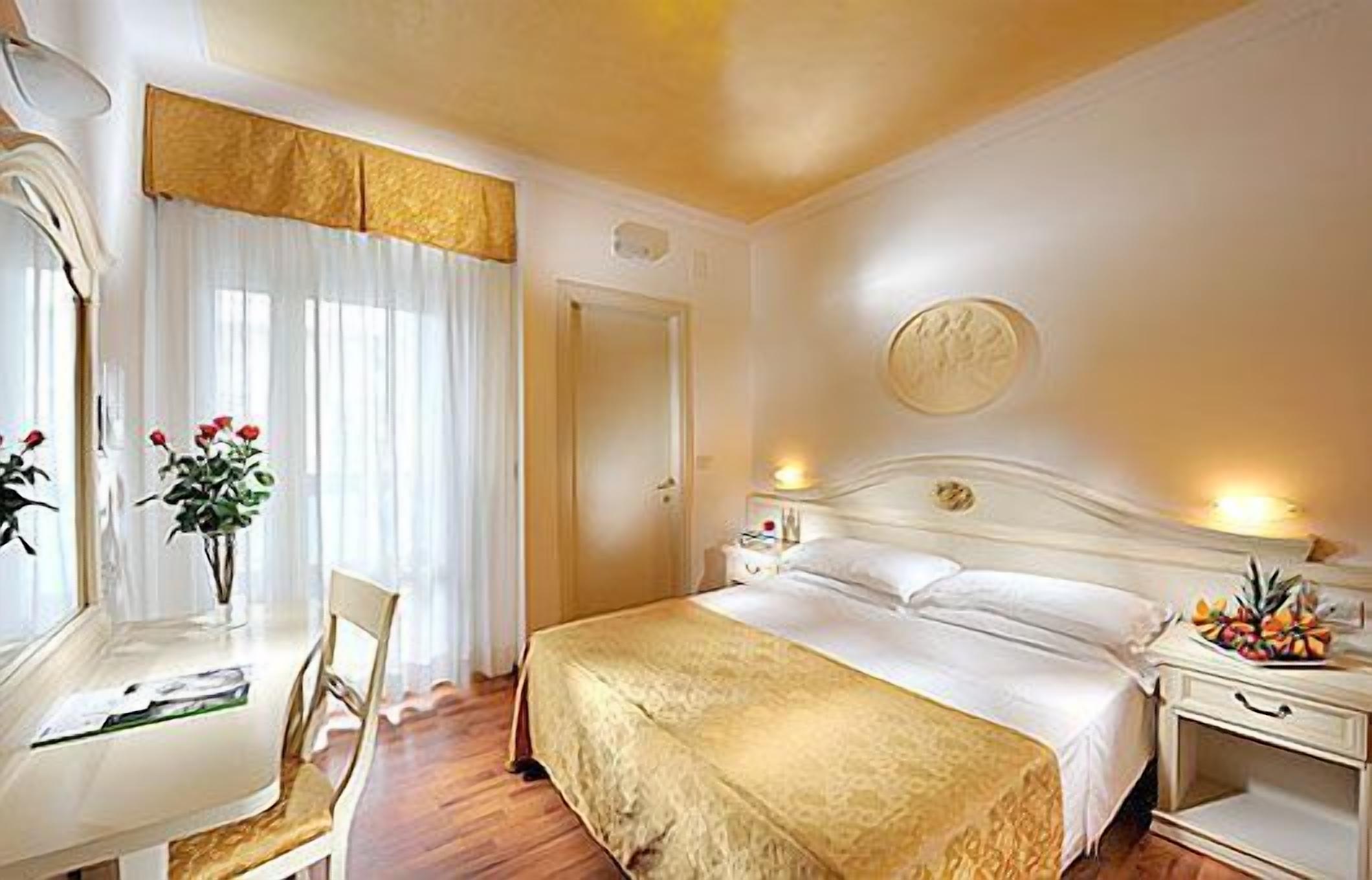 double or twin room, 1 double bed | 1 bedroom, hypo-allergenic bedding, minibar, in-room safe